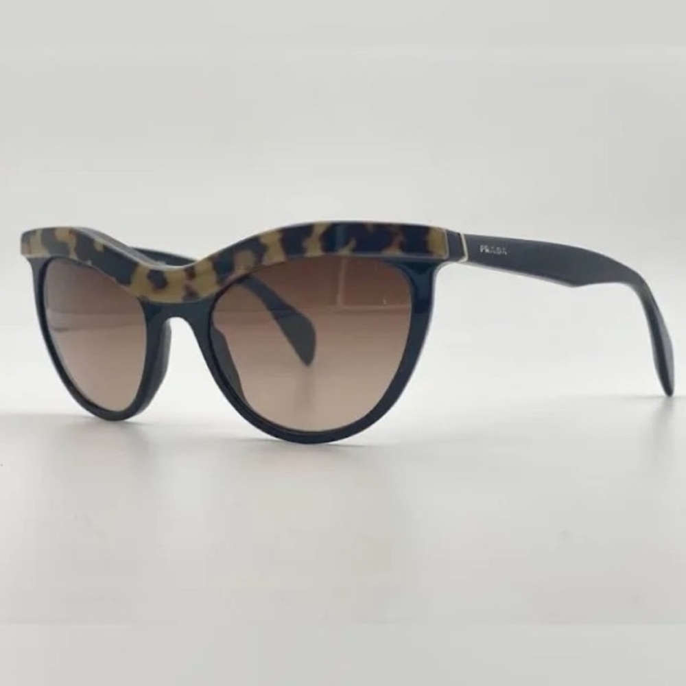 Prada sunglasses Shiny black enamel with tortoise brow.Cat-eye gradient lenses.